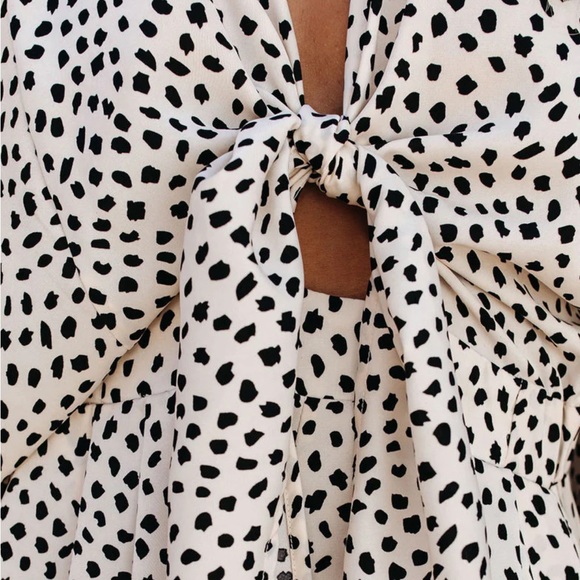 VICI Collection // WELL BEHAVED PRINTED POCKETED TIE ROMPER (size medium) - Picture 9 of 10